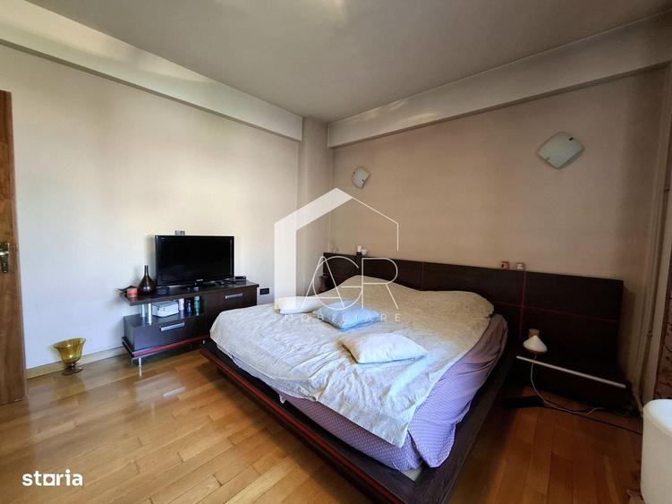 Apartament cu 4 camere decomandat în Democrației