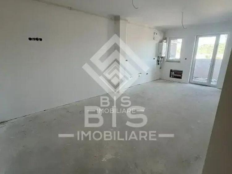 Apartament cu 3 camere decomandat în Industrială