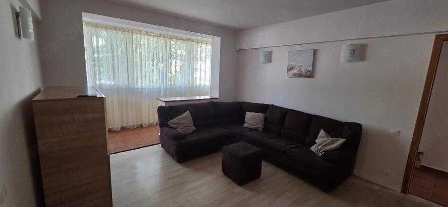 Apartament cu 3 camere semidecomandat în Muncii