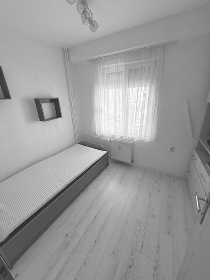 Garsonieră decomandată în Decebal