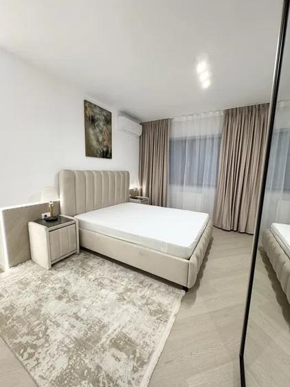 Apartament cu 3 camere semidecomandat, mobilat în Pipera