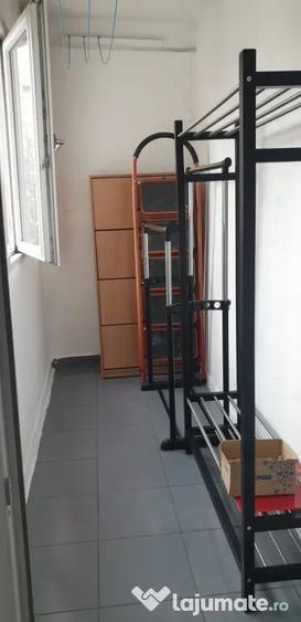 Apartament cu 3 camere semidecomandat în Lujerului