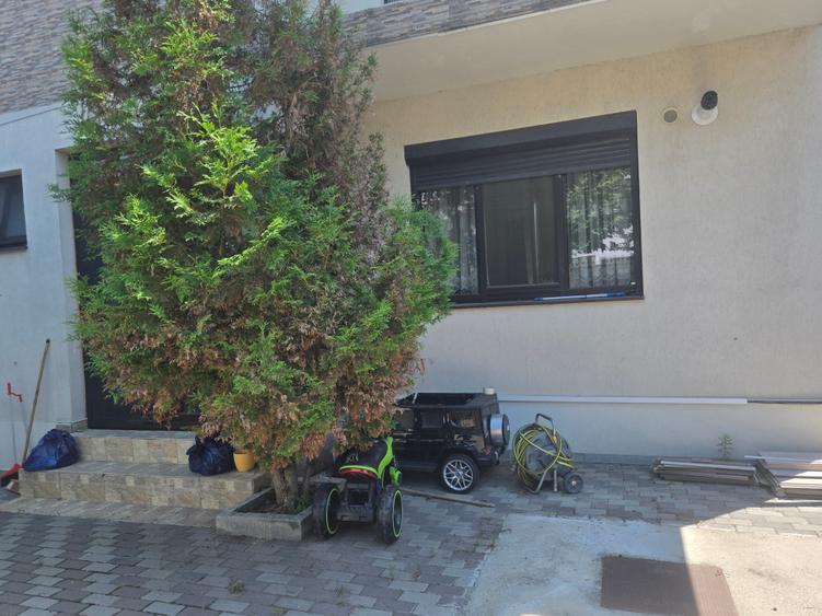Casă cu 5 camere cu Canalizare în Sud
