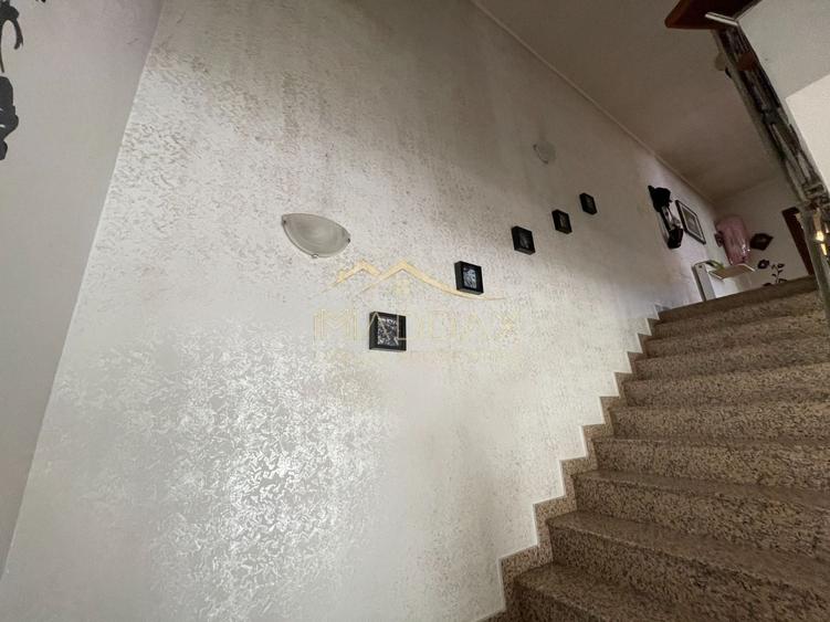 Casă individuală cu 6 camere cu Canalizare în Jiului
