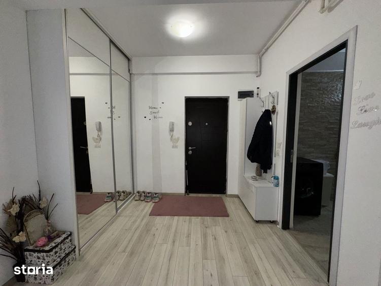 Apartament cu 3 camere decomandat, mobilat în Energia