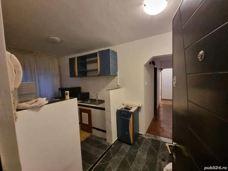 PROPRIETAR vand apartament decomandat 2 camere - 4