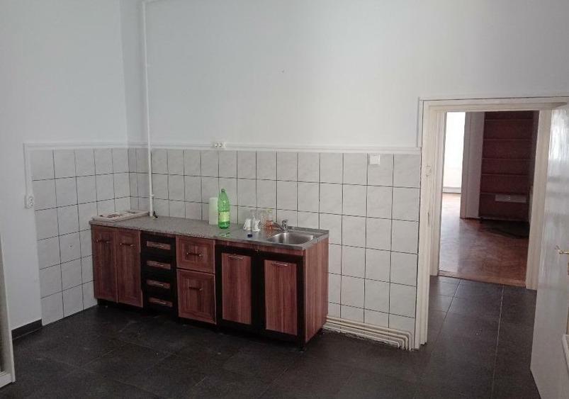 Casa nemobilata in zona Grivitei - Colina Universitatii - 5