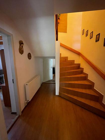 Refugiul Tău Verde: Casă Spațioasă cu Livadă, Anexe și Panouri Solare - 20