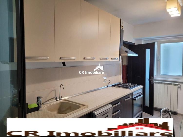 Apartament cu 4 camere decomandat, mobilat în Decebal