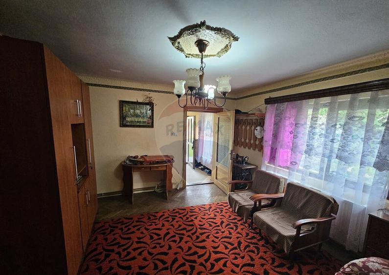 1/2 - Casa de vanzare + teren 472 mp - 10