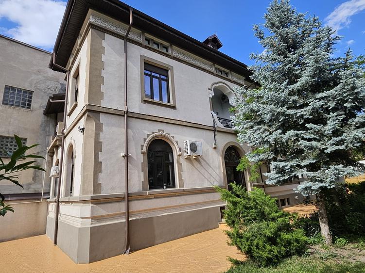Vila interbelica renovata, amplasata in zona Cismigiu - 1