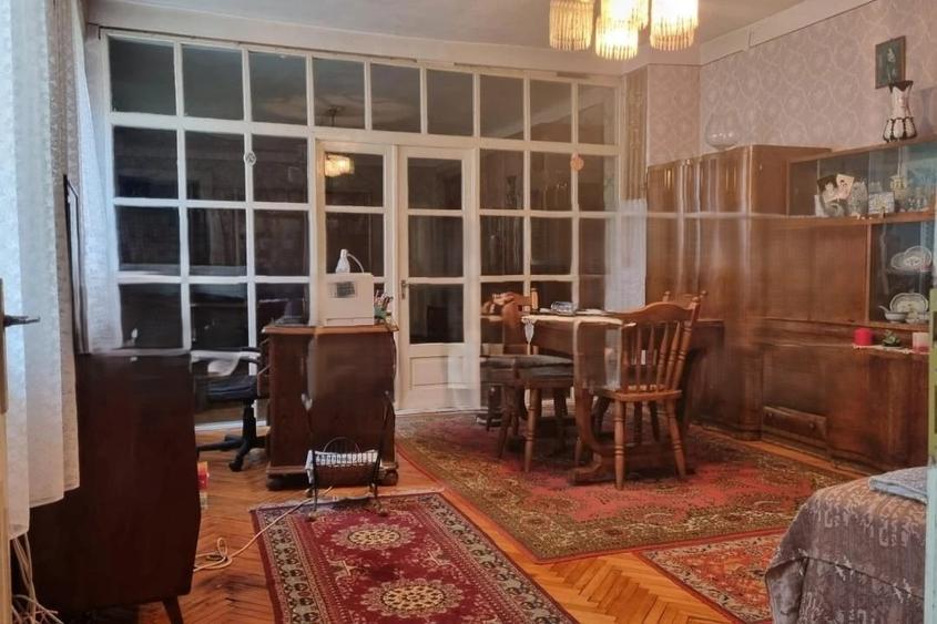 Casă de vânzare cu 4 camere în zona 14 Mai - 1