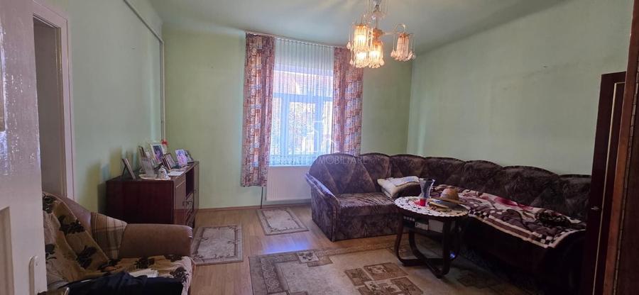 Casă individuală cu 4 camere cu Canalizare în Central
