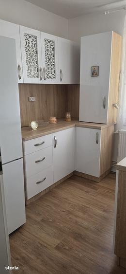 Apartament cu 3 camere în Policlinica
