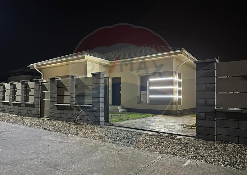 Casa / Vila cu 4 camere de vanzare - 2