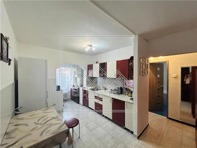 Apartament de vanzare in Sibiu - 2 camere, balcon si pivnita -Terezian - 1