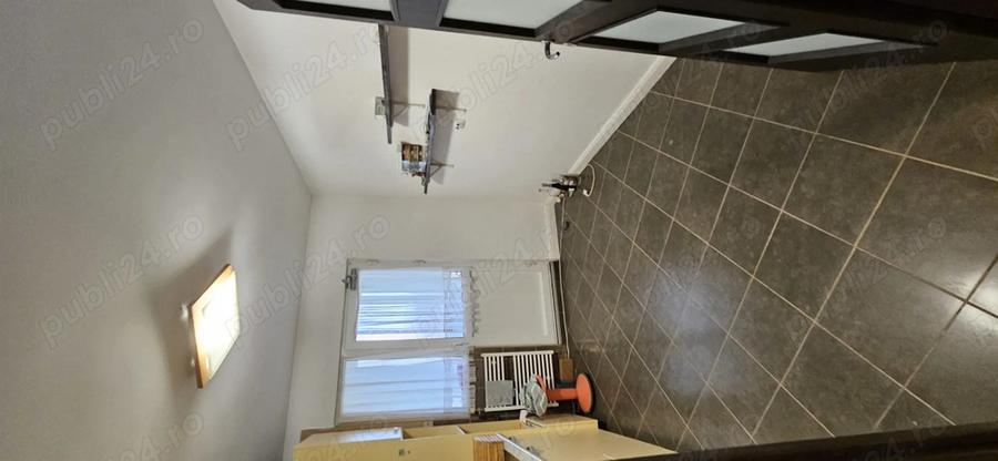 Ap 4 cam modificat in 3, Bl Basarabia, Stadionul Grand Arena, etaj 7 8 bloc 1982 - 16