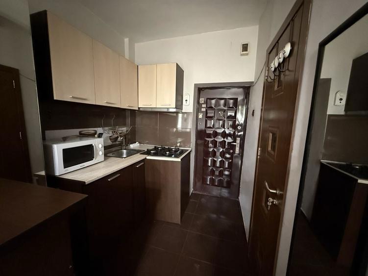 Proprietar vand garsoniera zona Far etaj 1 45.000 negociabil - 5