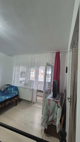 Garsoniera cocheta de vanzare Petrila | Ideala pentru locuit sau investitie - 1