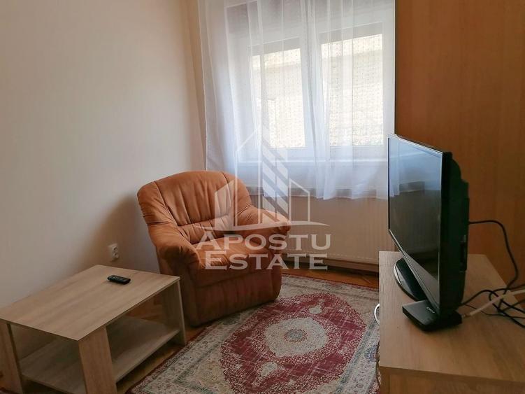 Apartament cu 2 camere decomandat în P-ța Unirii