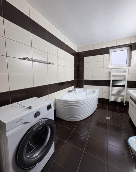 Inchiriez apartament superb 3 camere Cetate - doua parcari - 1