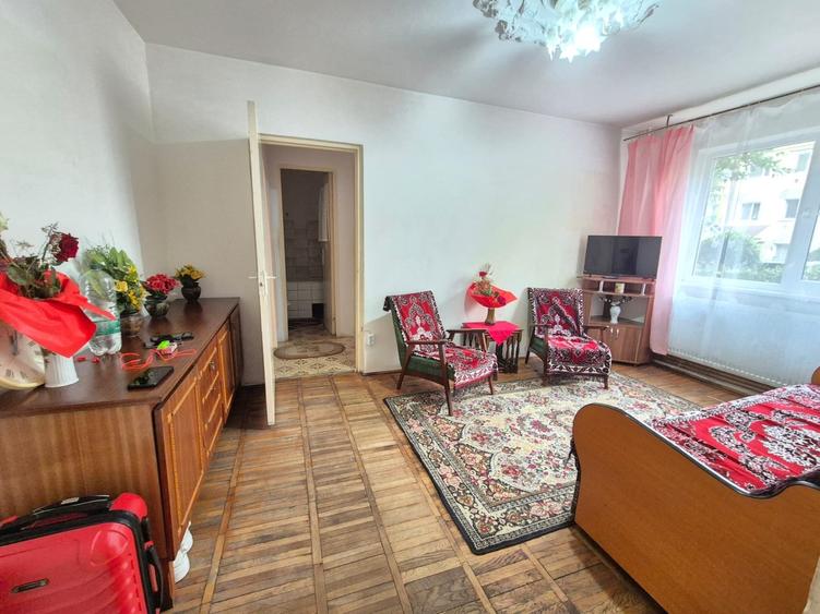 Vanzare Apartament 2 Camere mic si cochet zona  Florilor Brasov - 9