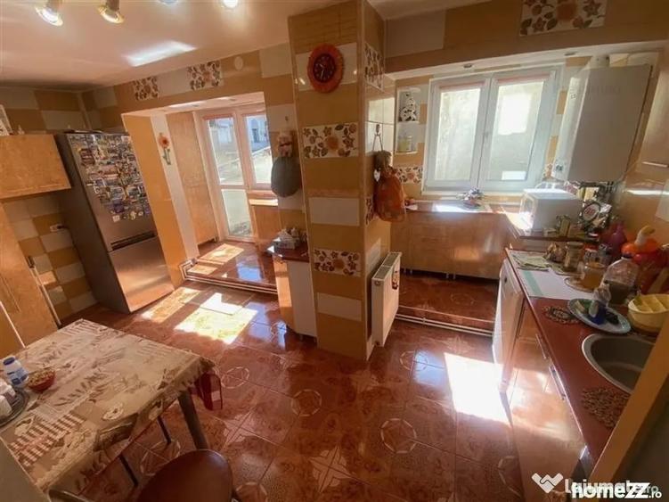 Apartament cu 4 camere decomandat în Ultracentral