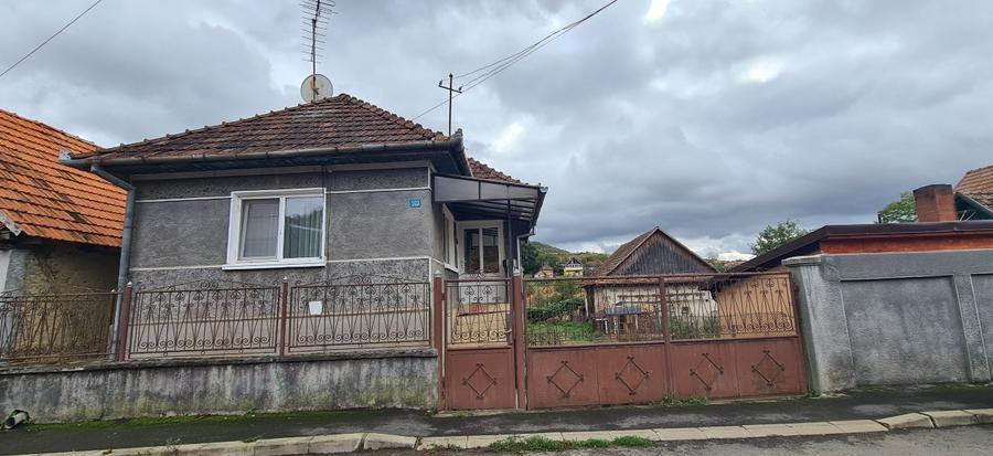 Casă individuală cu 3 camere cu Teren 1044 Mp în Sânpaul