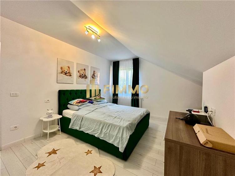 Casă individuală cu 5 camere cu Teren 250 Mp în Est