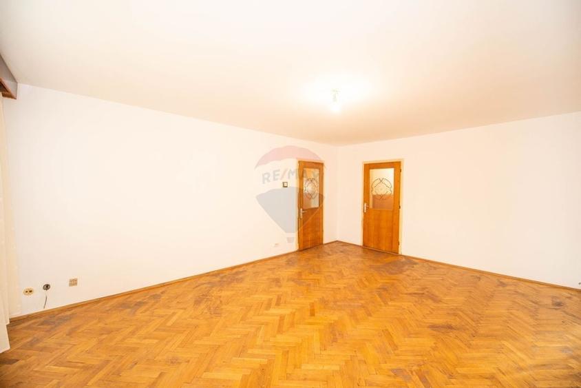 Casa Vila cu 7 camere de vanzare 250 mpu, 200 mp teren,  Buzau - 9