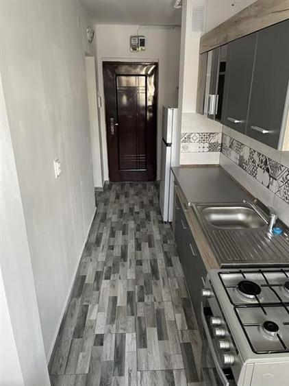 Garsoniera renovata, etaj 1, Astra, Brasov - 2