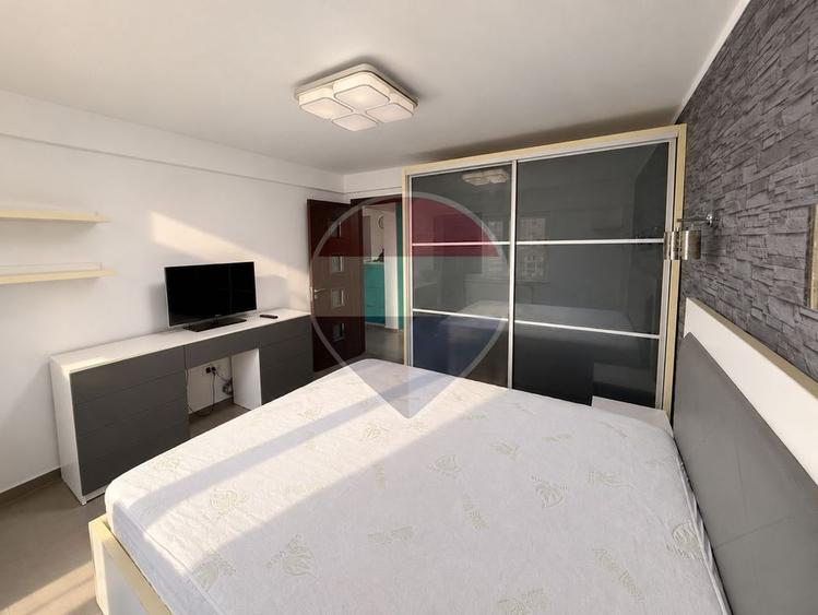 Apartament cu 2 camere semidecomandat, mobilat în Boema