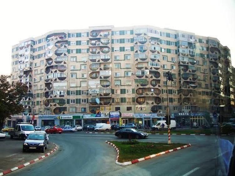 Vand Apartament Ultracentral cu 3 camere Bloc G 103.Str.Bucuresti - 1