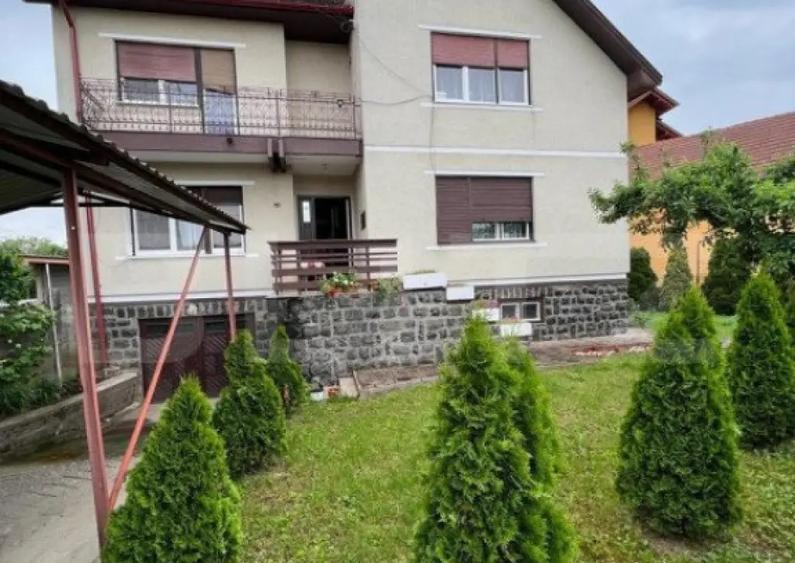 Casa 274 mp, teren 443 mp, zona centru LIVADA, pretabila si - 7