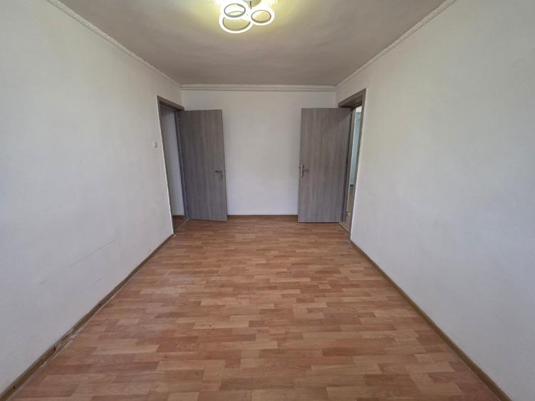 Sos Colentina intersectie Fundeni, bloc reabilitat, stradal, vedere spate, - 13