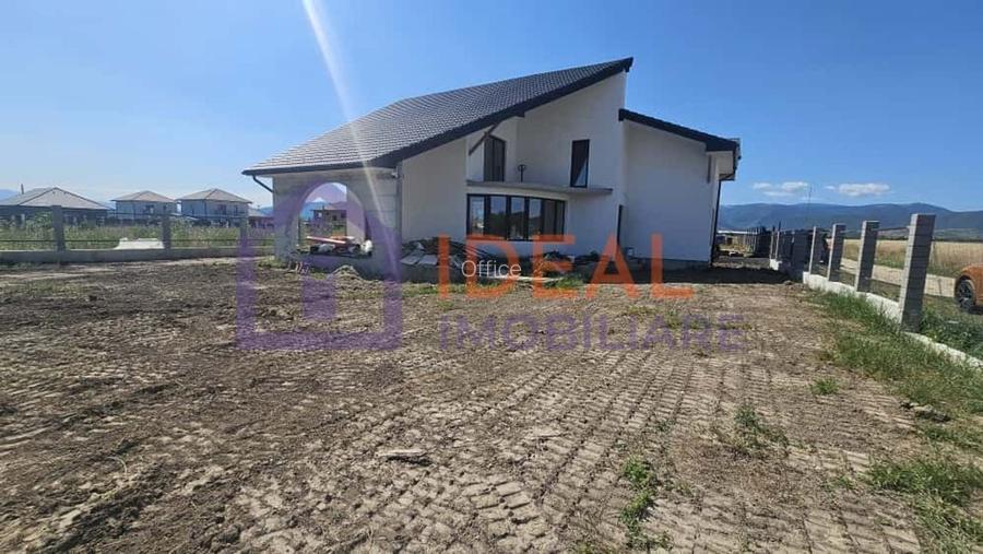 Casa Individuala Moderna cu 5 camere si 668 mpu curte, in Cristian