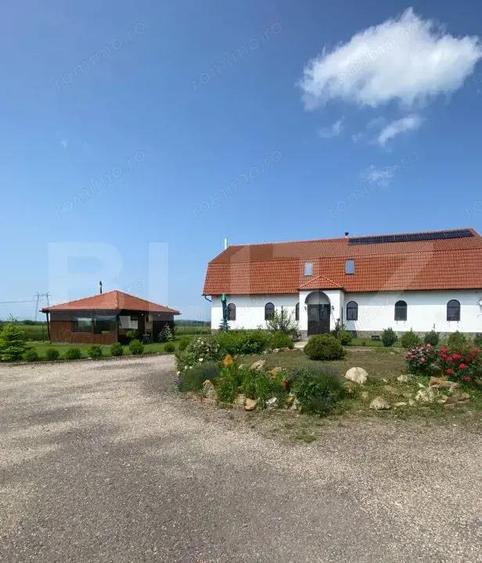 Conac de vanzare 7 camere, baie proprie, crama, ciubar ?i poten?ial - 1