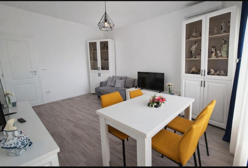 Bloc nou. Bucatarie inchisa. Etaj 1. Decomandat. 2 Terase Mari. Mobilat. - 2