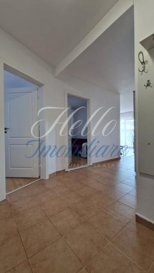 Apartament cu 3 camere semidecomandat în Florești