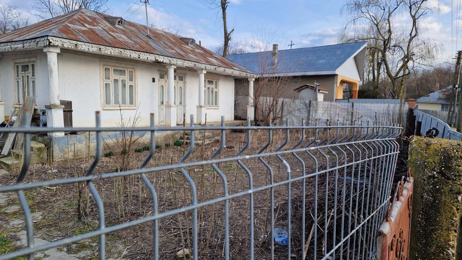 Casă cu 4 camere în Ungureni
