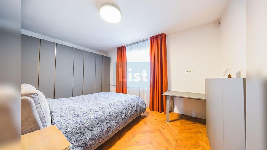 Apartament cu 4 camere decomandat în Central