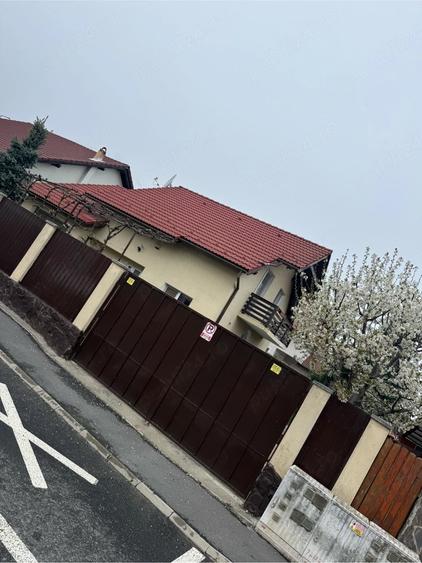 Casă cu 2 camere cu Teren 374 Mp în Central