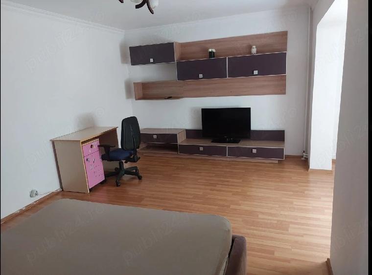 Apartament cu 3 camere decomandat în Nufărul
