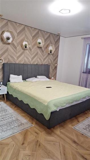 Apartament cu 3 camere decomandat, mobilat în Central