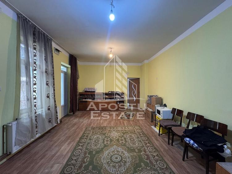 Apartament cu 5 camere semidecomandat în Bălcescu