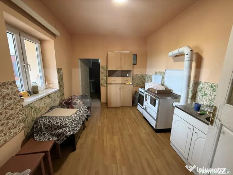 Casă cu 2 camere cu Teren 11600 Mp în Central