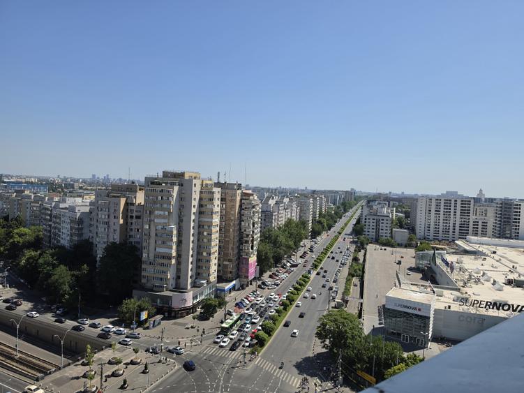 Apartament cu 4 camere decomandat în Lujerului