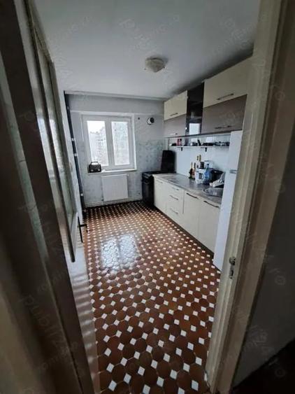 Apartament cu 3 camere decomandat în Casa de Cultură