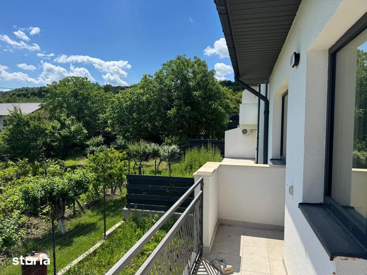 Casă cu 4 camere cu Teren 250 Mp în Bârnova