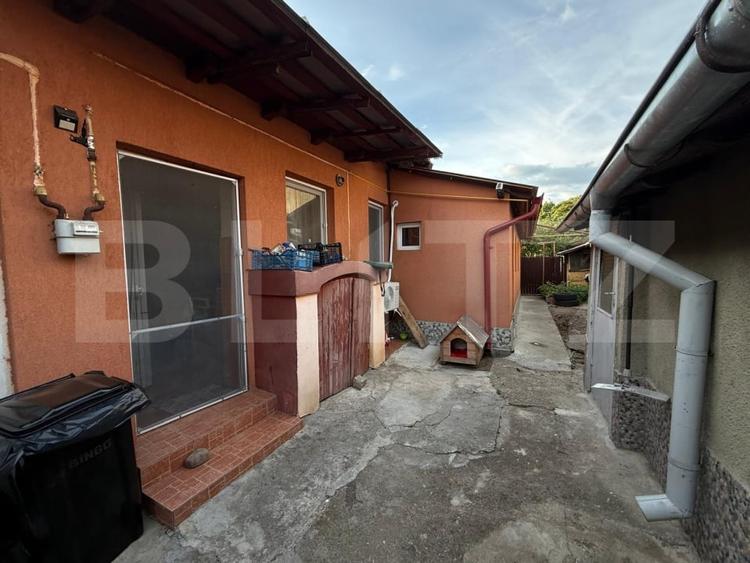 Casă cu 2 camere cu Canalizare în Central